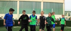 Muntere Spieler auf Kunstrasen: Der neue Soccer Court in Hennef sorgte für Begeisterung. Foto: Ebert